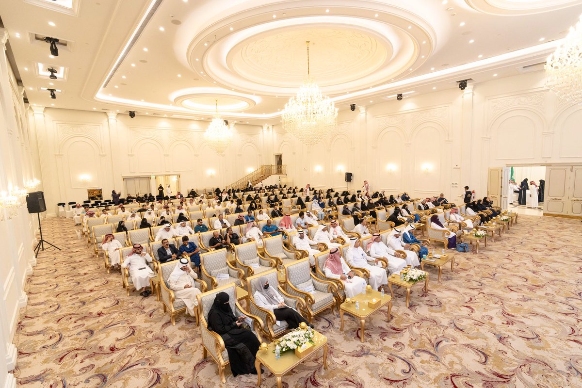 برعاية سعادة الرئيس التنفيذي 
لـ #تجمع_مكة_المكرمة_الصحي 
الدكتور / حاتم بن أحمد العُمري
وبحضور سعادة مدير عام الإدارة العامة للرعاية الصحية المنزلية والإدارة المتخصصة لكبار السن 
الدكتور / وليد الكريدي 
أقام #مستشفى_الملك_عبدالعزيز_بمكة ممثلاً في مركز كبار السن وأمراض الشخوخة