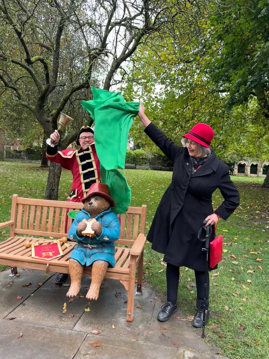 Ben Fry (@benyorkmix) on Twitter photo Career highlight meeting <a href="/paddingtonbear/">Paddington</a> in Deans Park <a href="/York_Minster/">York Minster</a> with <a href="/LordMayorYork/">Lord Mayor of York</a> #Oyez 🔔 Career highlight meeting <a href="/paddingtonbear/">Paddington</a> in Deans Park <a href="/York_Minster/">York Minster</a> with <a href="/LordMayorYork/">Lord Mayor of York</a> #Oyez 🔔