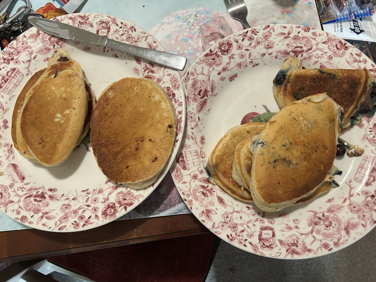 Some days you just wake up and make the wife and you pancakes. Ignore the football shape. <a href="/dianapanda92/">Diana Carranza</a>