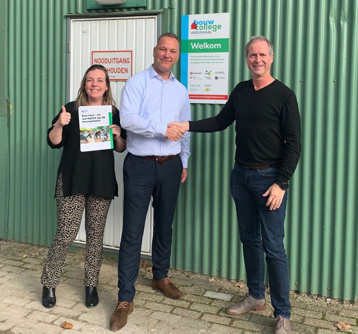 🌟 Constructif sluit zich aan bij het #Bouwcollege Wielewaal! Hier krijgen jongeren de kans om het bouwvak in de praktijk te leren. Het kenmerk van dit initiatief is dat het jongeren vroeg enthousiasmeert voor de #bouwsector. Meer weten over de #Wielewaal? bpd.nl/ons-werk/regio…