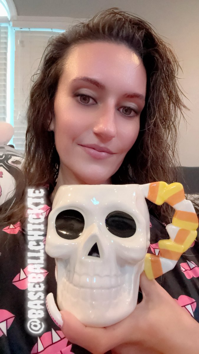 *Baseball Chickie!* tweet media