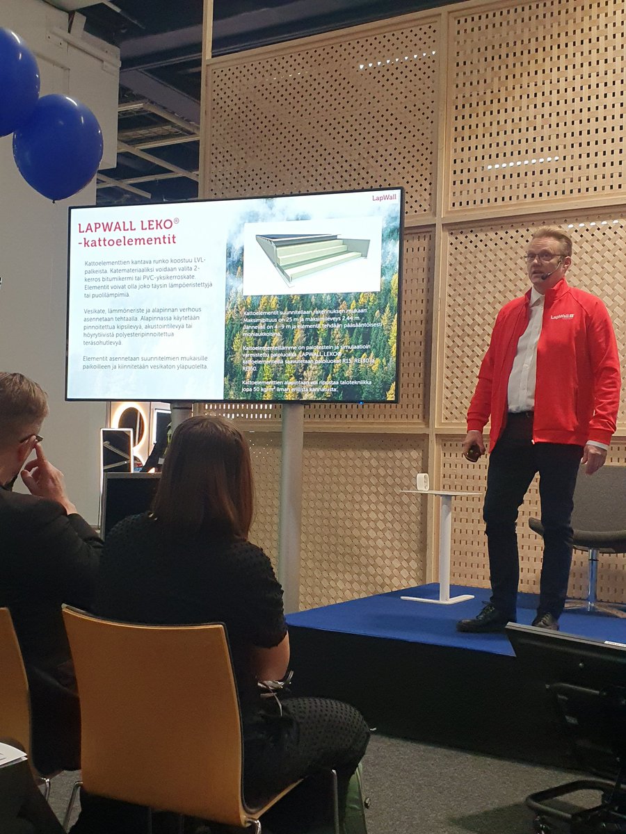 Pitkästä aikaa päivän visiitti pääkaupungissa. #Finnbuild-messut ja <a href="/puuinfo/">Puuinfo</a> :n hybridisemma. Tässä lauteilla Marko Kellberg Lapwallilta, jolla oli myös melkoisen näyttävä osasto.