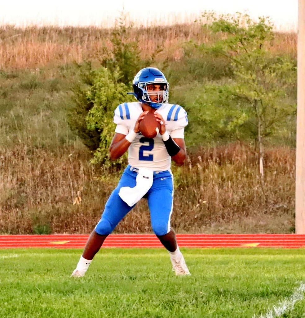 Player of the week!! <a href="/USD298Lincoln/">USD 298 Lincoln</a> 
Jeremiah Miller had himself a huge game 27 carries 159 and 3 TDs and completed 20/32 with 409 yards and 6 TDs on the night! 
#epicfootballcamps 
#FridayNightLights
Sponsored by <a href="/GameOne_USA/">Game One</a>