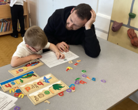 SkegInfantAcad's tweet photo. It was lovely to see so many parent and carers at the Key Stage One phonics and reading workshop this week. #Reading https://t.co/ZsLJnTmfoL