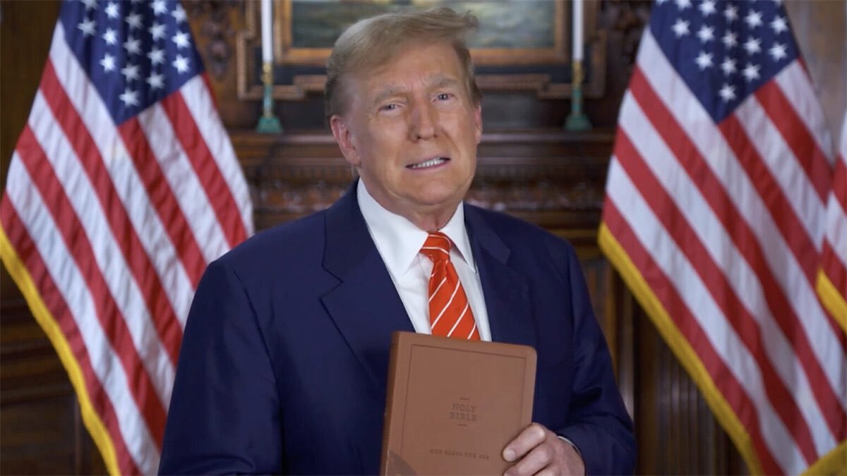 Wait, wait, wait…

Donald Trump’s ‘God Bless the USA’ Bibles were made in…

China?!?!

BWAHAHAHAHA