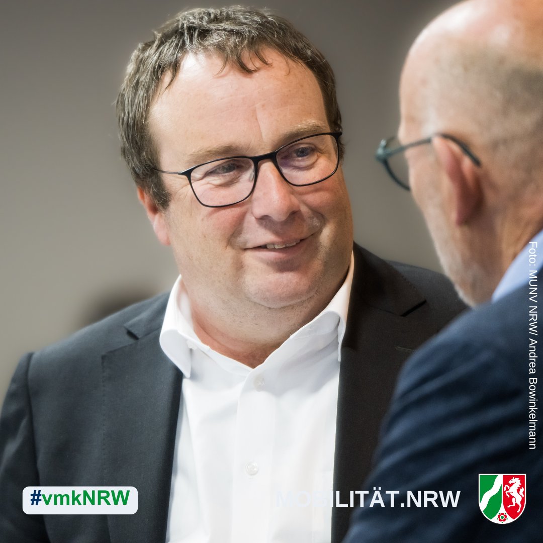 Minister <a href="/Oliver_Krischer/">Oliver Krischer</a> eröffnet die #Verkehrsministerkonferenz #vmkNRW in #Duisburg.
Auf der Agenda:
✅#Infrastrukturfonds einrichten
✅#Binnenschifffahrt stärken
✅#Schienenmaut bremsen
ℹ️  👉umwelt.nrw.de/themen/fachmin…

#wirbewegenNRW