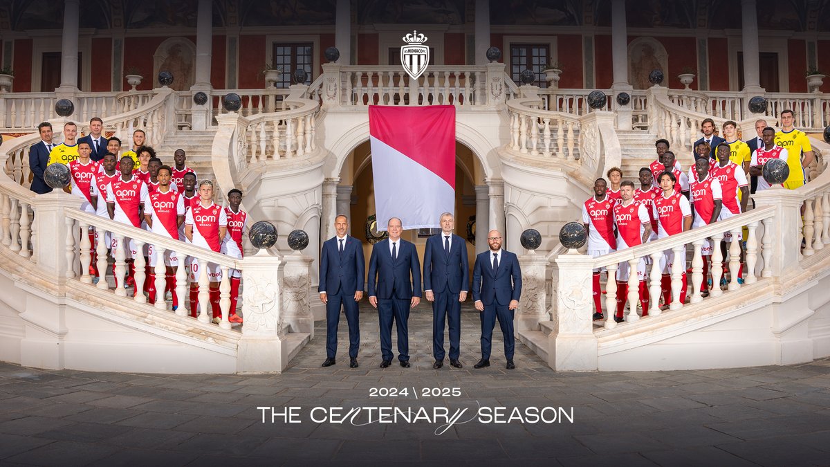 AS_Monaco's tweet image. L'AS Monaco version 2024-2025 🔴⚪

En cette saison du Centenaire, c’est au Palais Princier qu’a été réalisée la traditionnelle photo officielle réunissant l'ensemble de l'effectif professionnel autour de S.A.S. le Prince Albert II de Monaco et du Président Dmitry Rybolovlev 📸