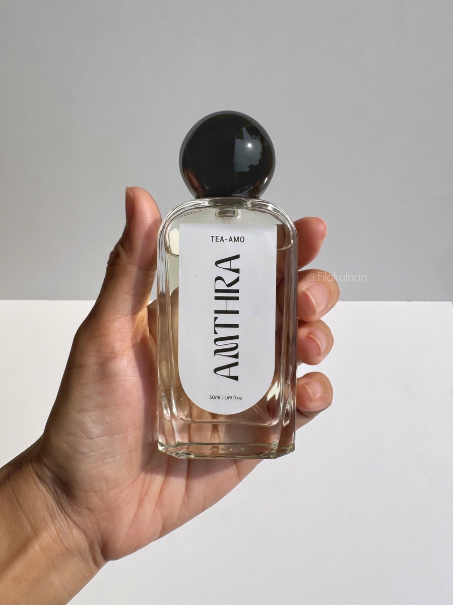filokuinon's tweet photo. Adulting is koleksi parfum floral 🌷💐✨

Here’s my top 4 floral perfumes yang paling sering dapet compliment “kayak taman bunga berjalan” 😂👋🏻 https://t.co/bSFR8vAqXN