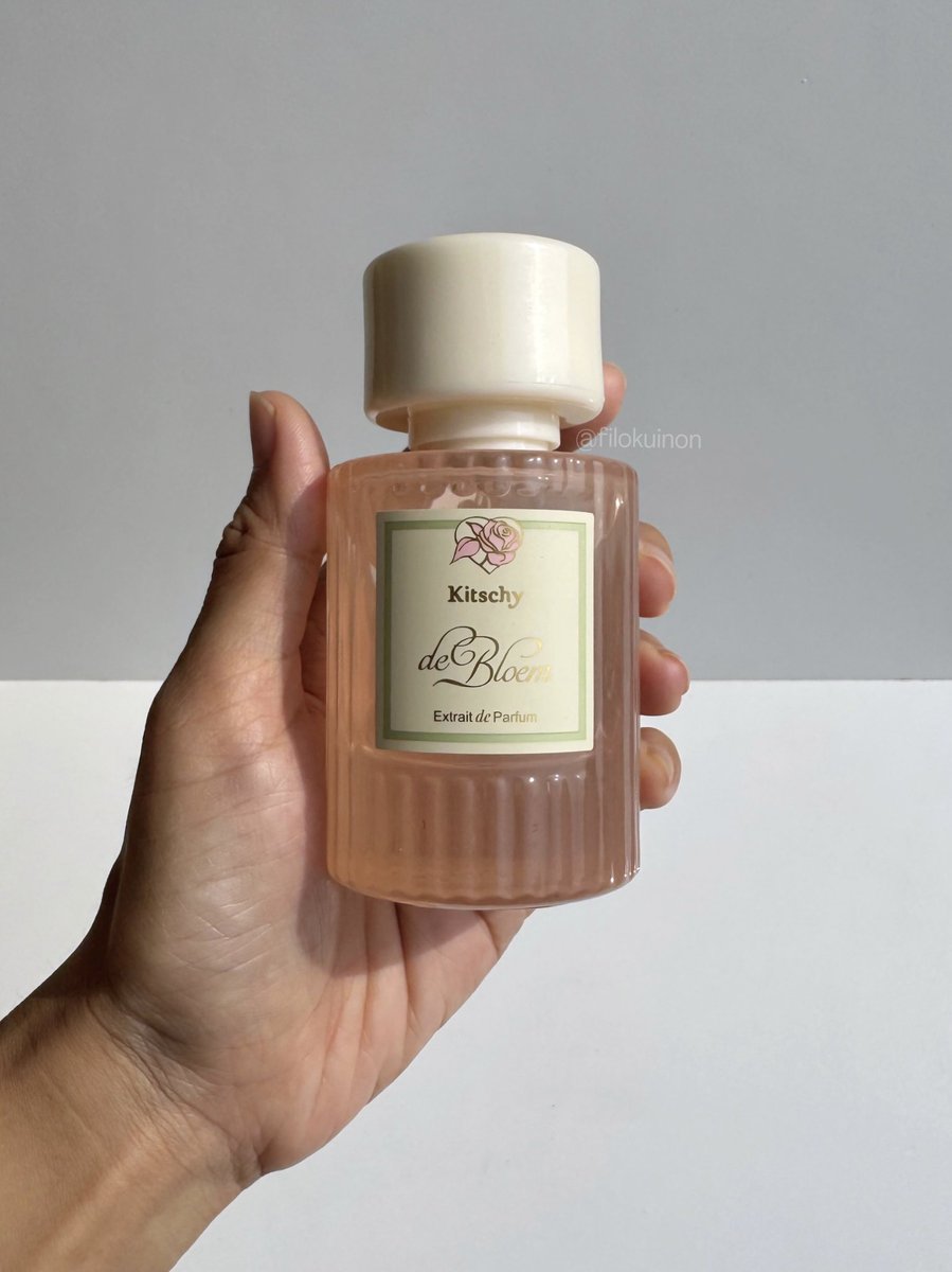 filokuinon's tweet photo. Adulting is koleksi parfum floral 🌷💐✨

Here’s my top 4 floral perfumes yang paling sering dapet compliment “kayak taman bunga berjalan” 😂👋🏻 https://t.co/bSFR8vAqXN