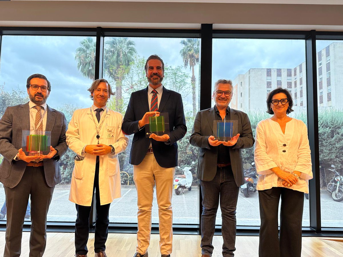 IMIBIC's tweet photo. 🏃‍♀️🏃Hoy hemos celebrado un emotivo acto de reconocimiento hacia las empresas colaboradoras y patrocinadoras de la II Carrera por la Investigación en #Salud

🏆Durante el evento, se han entregado galardones a dichas entidades, las cuales han demostrado un firme compromiso con la investigación biosanitaria

🔝Este reconocimiento es mucho más que un agradecimiento, es una reafirmación del poder transformador de la colaboración entre empresas e instituciones científicas, que fortalece la labor de #investigación y potencia el #bienestar de la sociedad👏

¡Gracias por formar parte de este proyecto!❤️
