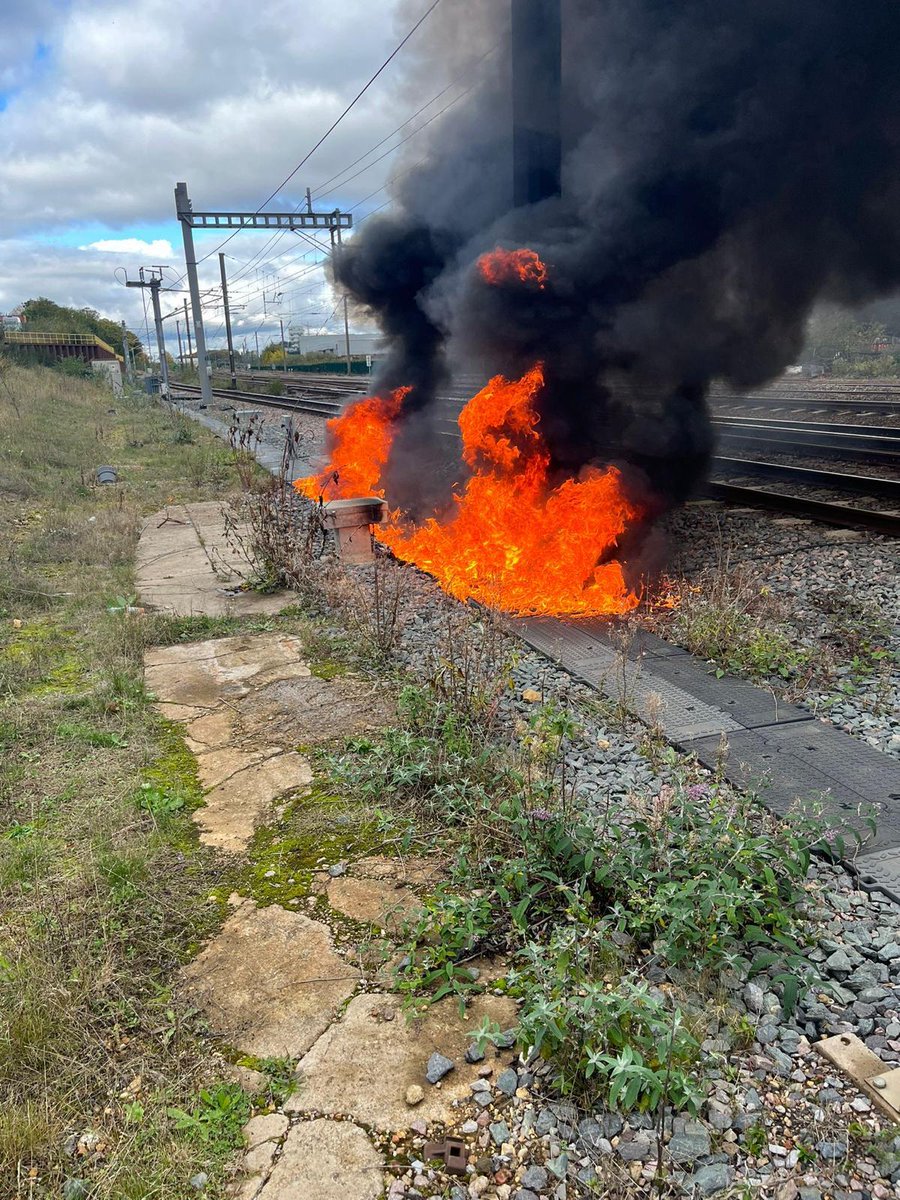 Network Rail East Coast (@networkrailec) on Twitter photo ⛔️DO NOT TRAVEL⛔️
🔧The fire service are tackling flames in our signal cables near Stevenage🔥
👷♂️Our teams are on standby to start repairs as soon as it is safe🔧
⏲️We regret that major delays to trains are expected for the rest of today
Please check <a href="/nationalrailenq/">National Rail</a> ⛔️DO NOT TRAVEL⛔️
🔧The fire service are tackling flames in our signal cables near Stevenage🔥
👷♂️Our teams are on standby to start repairs as soon as it is safe🔧
⏲️We regret that major delays to trains are expected for the rest of today
Please check <a href="/nationalrailenq/">National Rail</a>