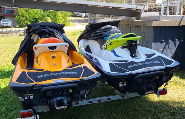OPP_WR's tweet photo. Do you know where these seadoo's are?  The #GreyBruceOPP is seeking assistance in location a 2016 seadoo GTI 135 orange and 2017 seadoo wake 155 blue along with their trailer after they were stolen from a property on 2nd Avenue South in Saugeen First Nation.  They were taken between October 4 - October 7.  Anyone with any information related to this occurrence is asked to call investigators at 1-888-310-1122. Should you wish to remain anonymous; you may call Crime Stoppers at 1-800-222-8477 (TIPS) or submit a tip on-line at https://t.co/rpkobl4nVU. You may be eligible for a reward from Crime Stoppers of up to $2,000. ^kl
