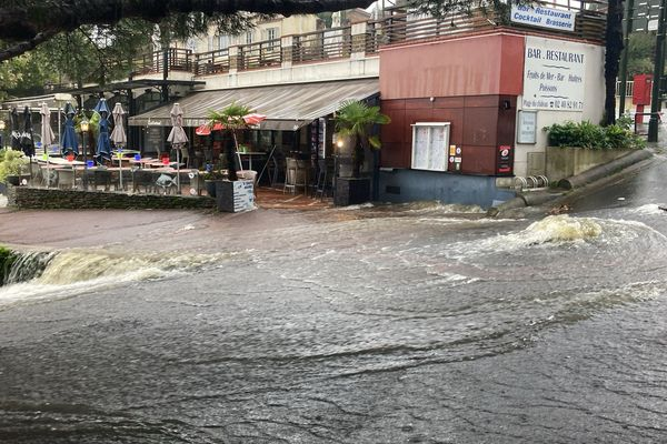 Dépression Kirk. Pluies abondantes, routes inondées et trafic TER perturbé en Pays de la Loire
➡️france3-regions.francetvinfo.fr/pays-de-la-loi…
#LoireAtlantique #Vendee #Kirk