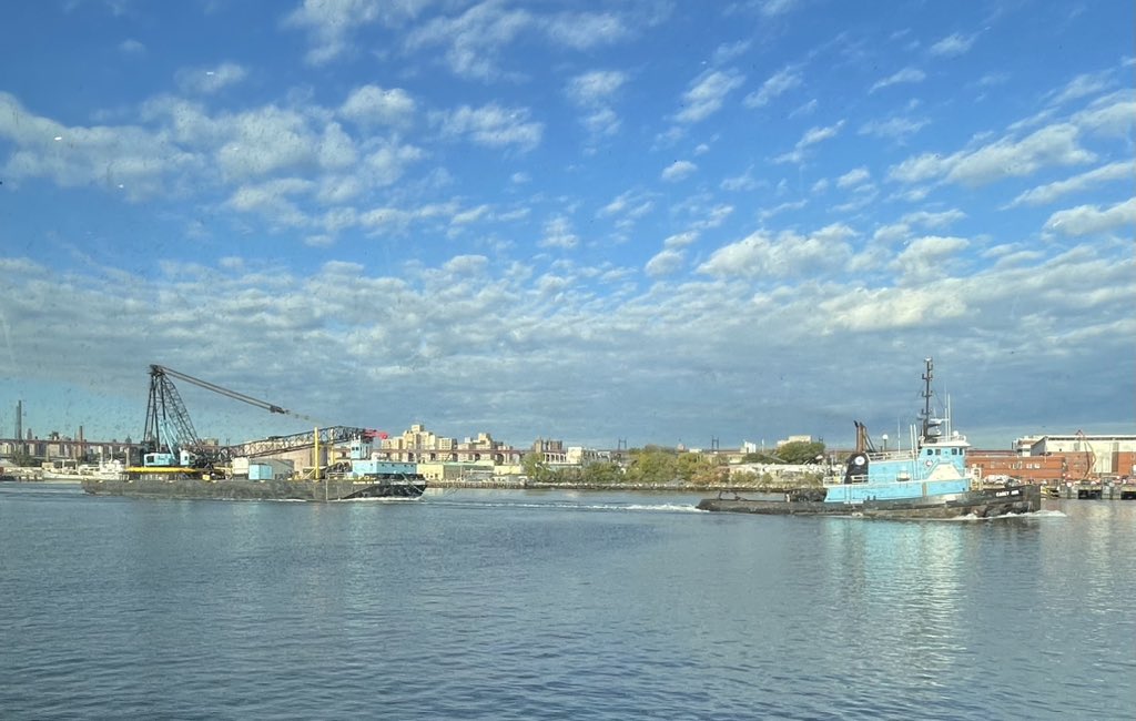 AdolfoCarrion's tweet image. East River on a crisp October morning commute. ❤️NYC. Today #NYCHousing announces the Inwood RfP for housing on the Harlem River waterfront. Look out for it!!