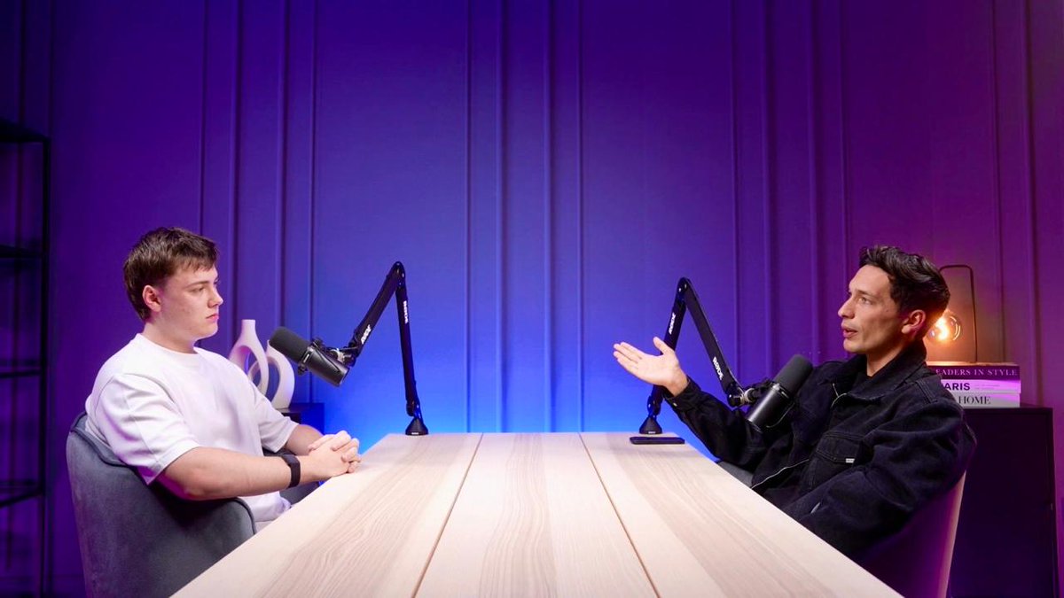 I sat down with <a href="/lukebelmar/">Luke Belmar 👽</a> to discuss his strategy for crushing this crypto bull run.

I was mind blown.

He shared his top meme picks, how to spot winning altcoins, his exact roadmap to success &amp; more.

🧵: Here are 10 MUST-WATCH moments from the podcast.👇