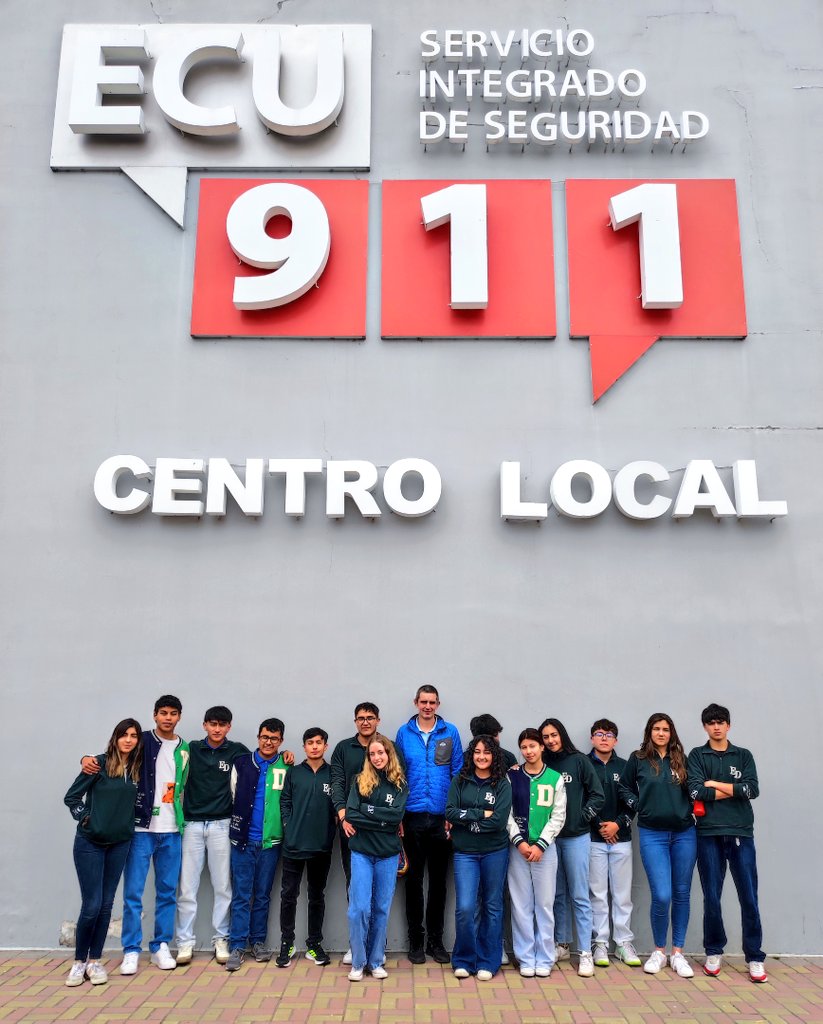 ECU911Ambato's tweet photo. #VinculaciónECU911 | Formamos ciudadanos responsables gracias a la visita de estudiantes de la Unidad Educativa "El Despertar" de #Riobamba, donde abordamos temas clave como el buen uso de la línea 9-1-1 y el trabajo coordinado con instituciones de primera respuesta. https://t.co/qUwsfWgxBr