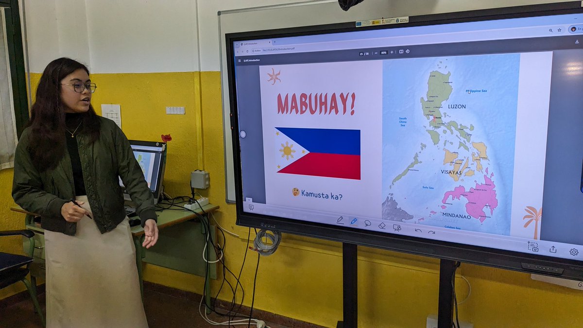 Hoy hemos dado la bienvenida a nuestra nueva auxiliar de conversación. Su nombre es Nico y viene desde Filipinas.  Hoy se ha presentado y nos ha contado muchas cosas sobre su país. Welcome to Baudilio Arce!!!😄