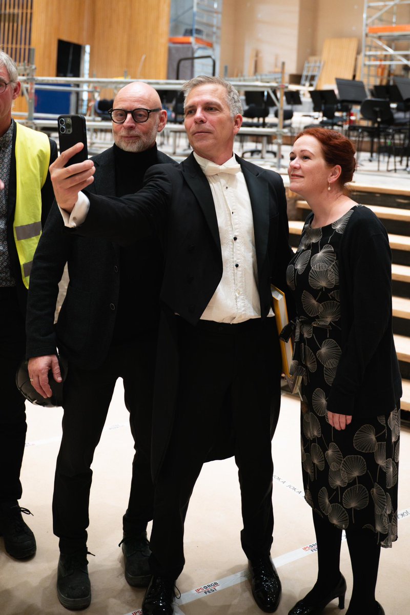 Acht Jahre ist keine Musik in der Beethovenhalle erklungen. Gänsehaut als heute das <a href="/Beethovenorches/">Beethoven Orchester Bonn</a> diese traurige Zeit beendet hat! Das fulminanten Baustellenkonzert war ein weiterer Meilenstein auf dem Weg zum Eröffnungskonzert im Dezember 2025. Weiter gehts 💚