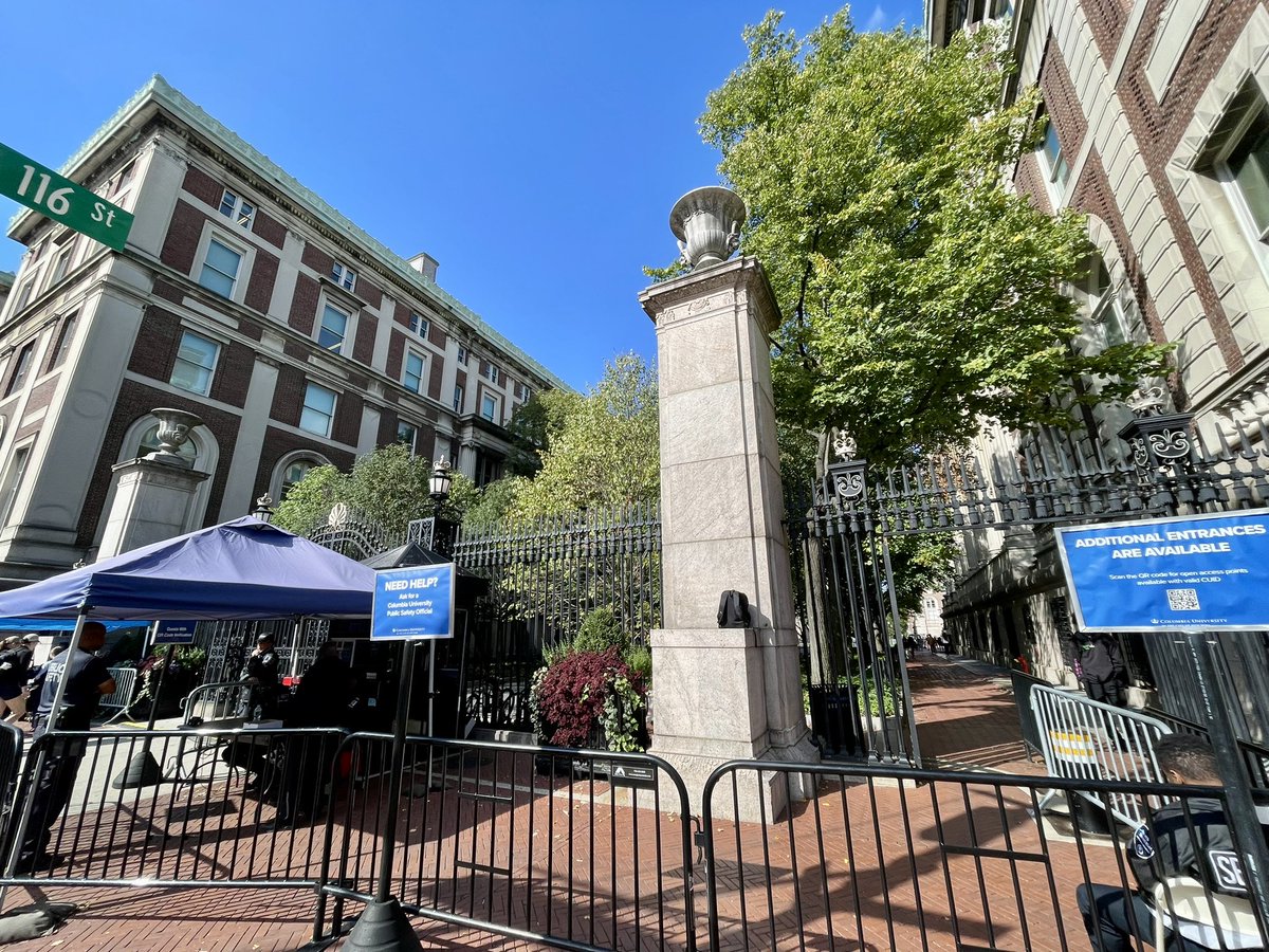robertltsai's tweet photo. @ColumbiaLaw went into a bit of a lockdown overnight but we able to hold the book event. Thanks to David Pozen for being a terrific conversation partner and everyone else for turning out. Excellent planning by @acslaw @ColumbiaLawACS. #DemandTheImpossible https://t.co/BzZO1PlK4x