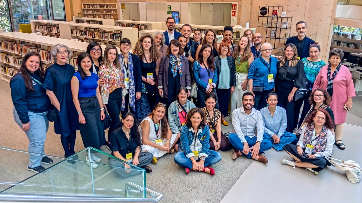El II Encuentro Iberoamericano de SIRBI culminó  reafirmando el compromiso de las bibliotecas como motores de cambio social 🌍📚. Durante cuatro días, delegados y ponentes sumaron esfuerzos para construir sociedades más equitativas e inclusivas, enfrentando los desafíos sociales,