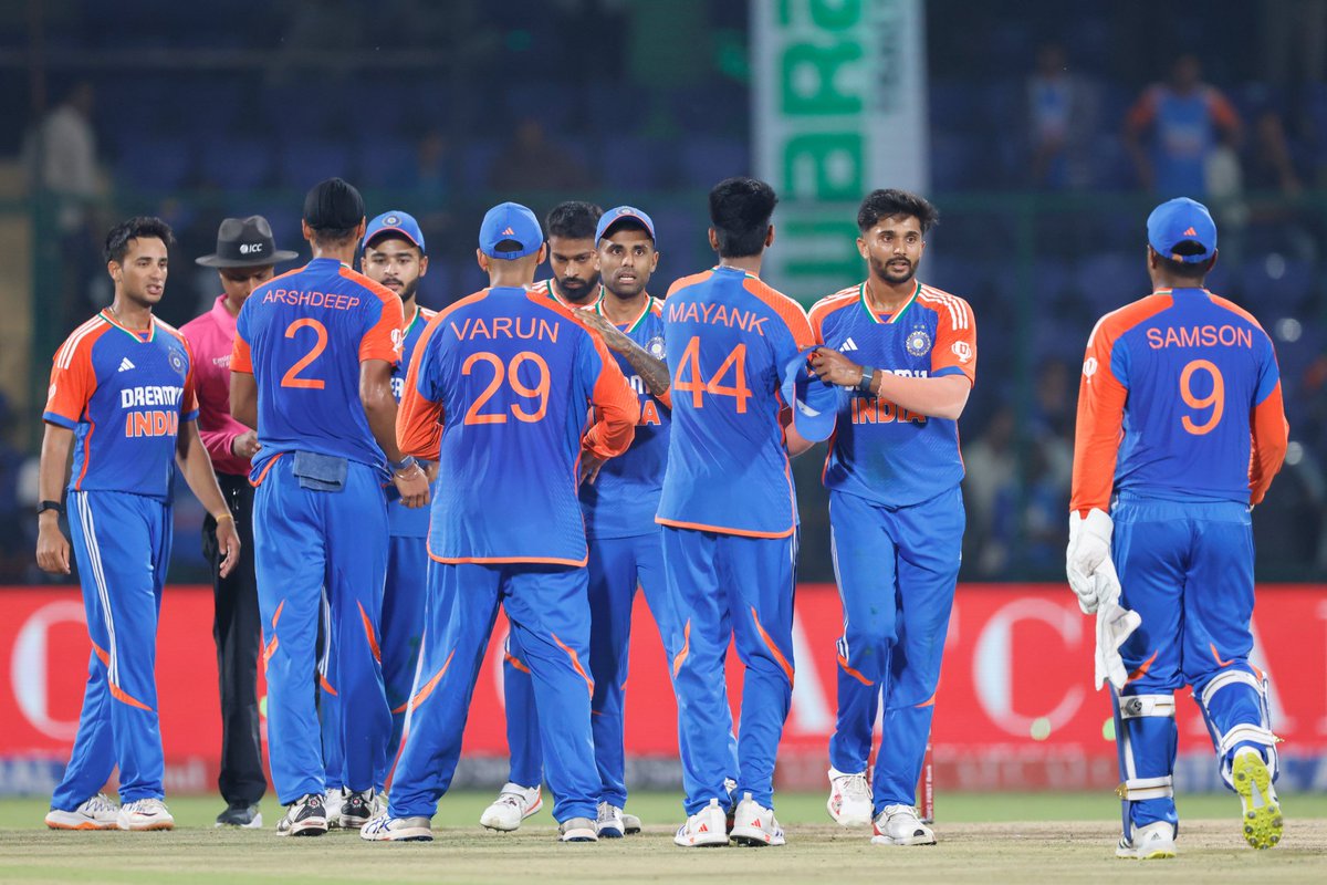 Ashok_Patel99's tweet photo. दिल्ली में खुशियाँ मनाइए! 🥳

#CongratulationsIND 🇮🇳🇮🇳🇮🇳

#टीमइंडिया ने दूसरे टी20 मैच में 86 रन से जीत दर्ज की और सीरीज 2⃣-0⃣ से अपने नाम की

#INDvBAN | @IDFCFIRSTBank https://t.co/lObcSr8yjT