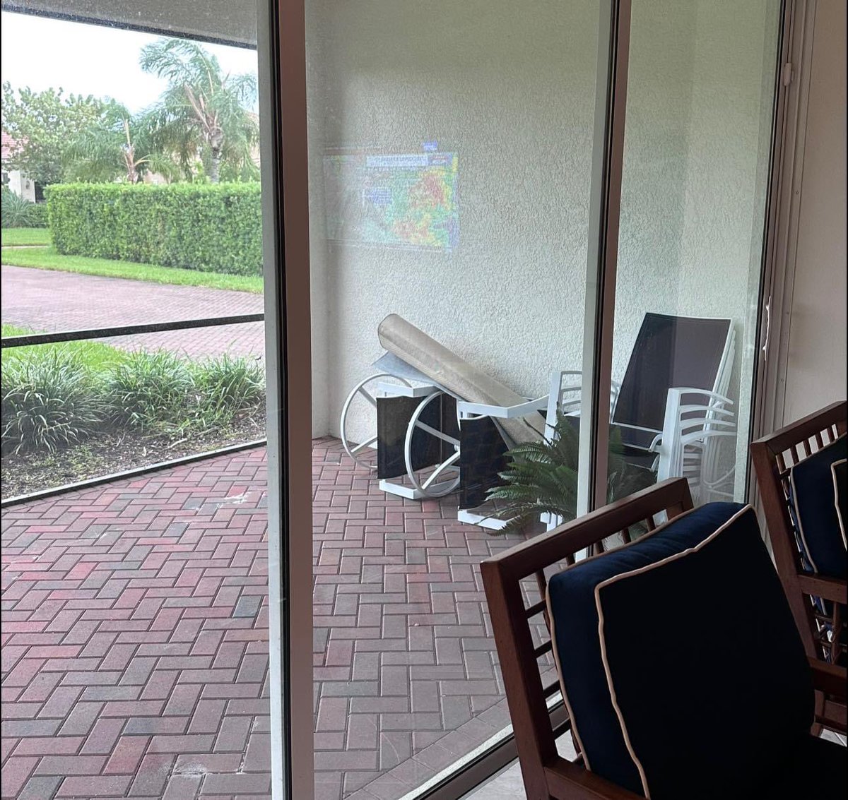PiggJessica's tweet image. We’re spending the afternoon getting things prepped around the house as we await #HurricaneMilton.