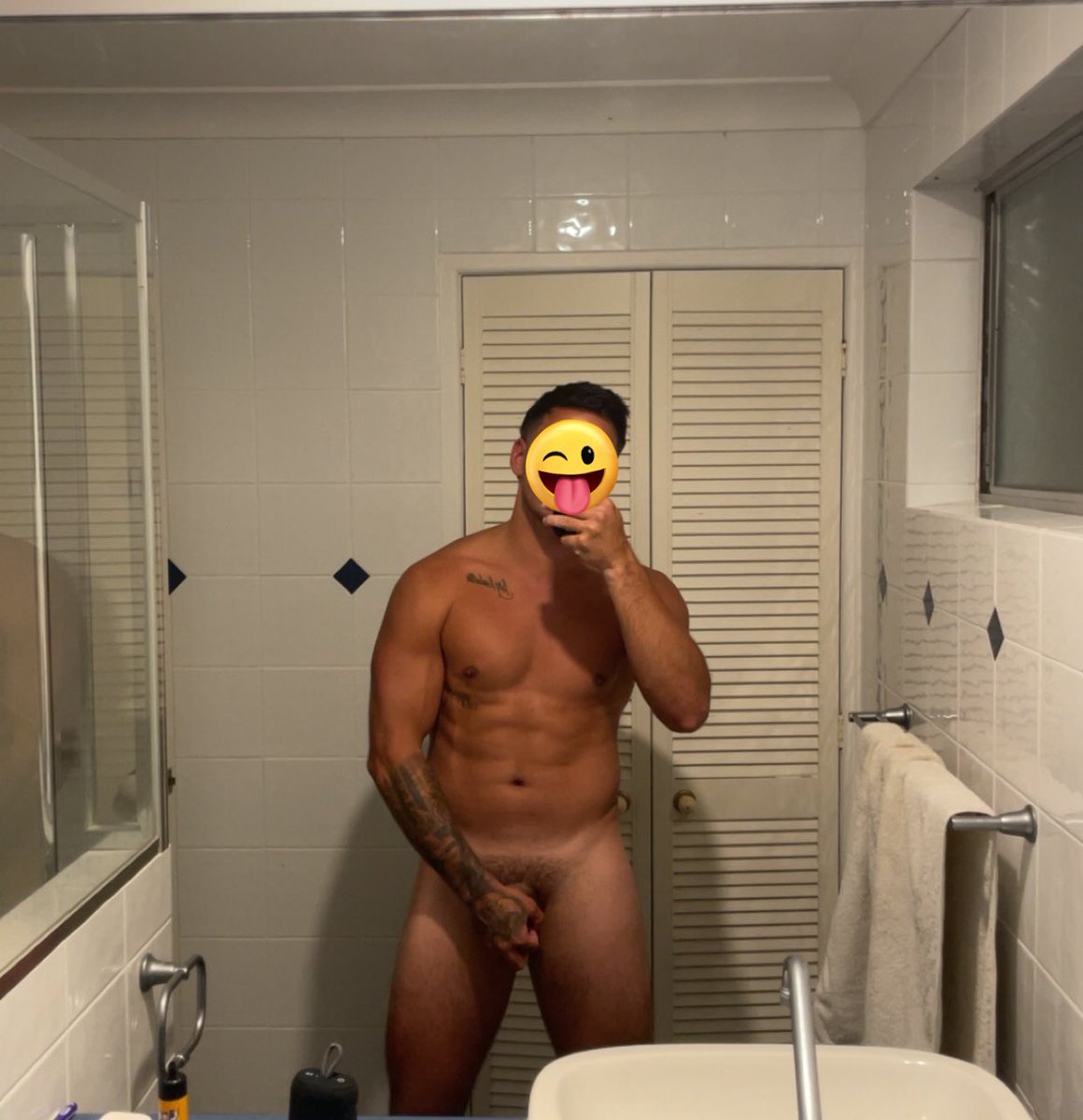 straight.emoji.guy tweet media