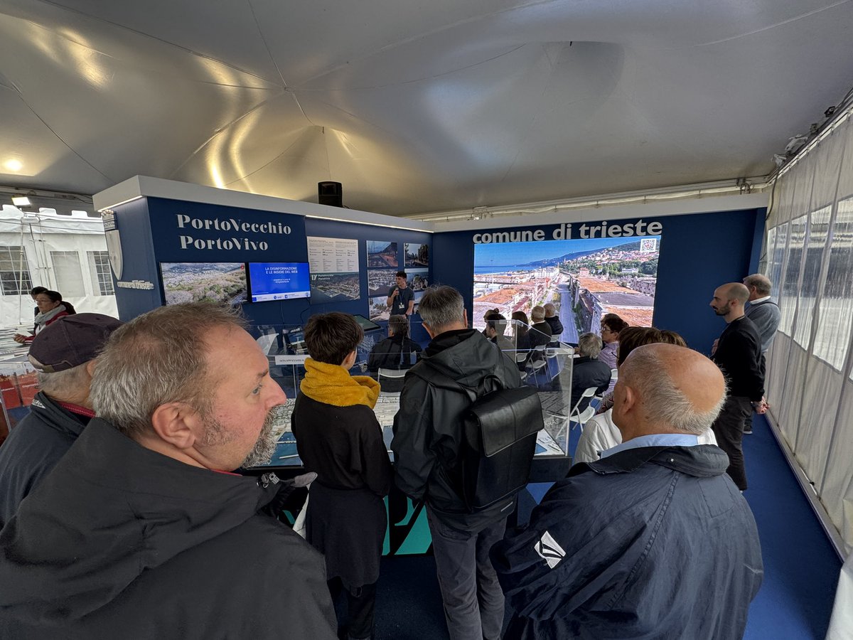 Grande successo di pubblico interessato al progetto di rigenerazione urbana di Porto Vecchio - Porto Vivo allo stand del <a href="/comuneditrieste/">Comune di Trieste</a> al Villaggio <a href="/RegataBarcolana/">Barcolana</a> 
#portovivotrieste #trieste #barcolana #barcolana56