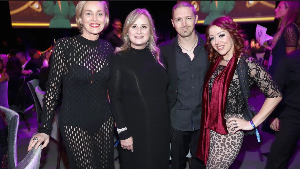 SandgaardFnd's tweet image. In-N-Out Burger’s owner to rock out against opioid abuse.

Lynsi Snyder-Ellingson, owner of In-N-Out Burger, is stepping up the fight against substance abuse through the #NotAnother campaign, run by the Slave 2 Nothing Foundation.

The campaign honors loved ones affected by the…