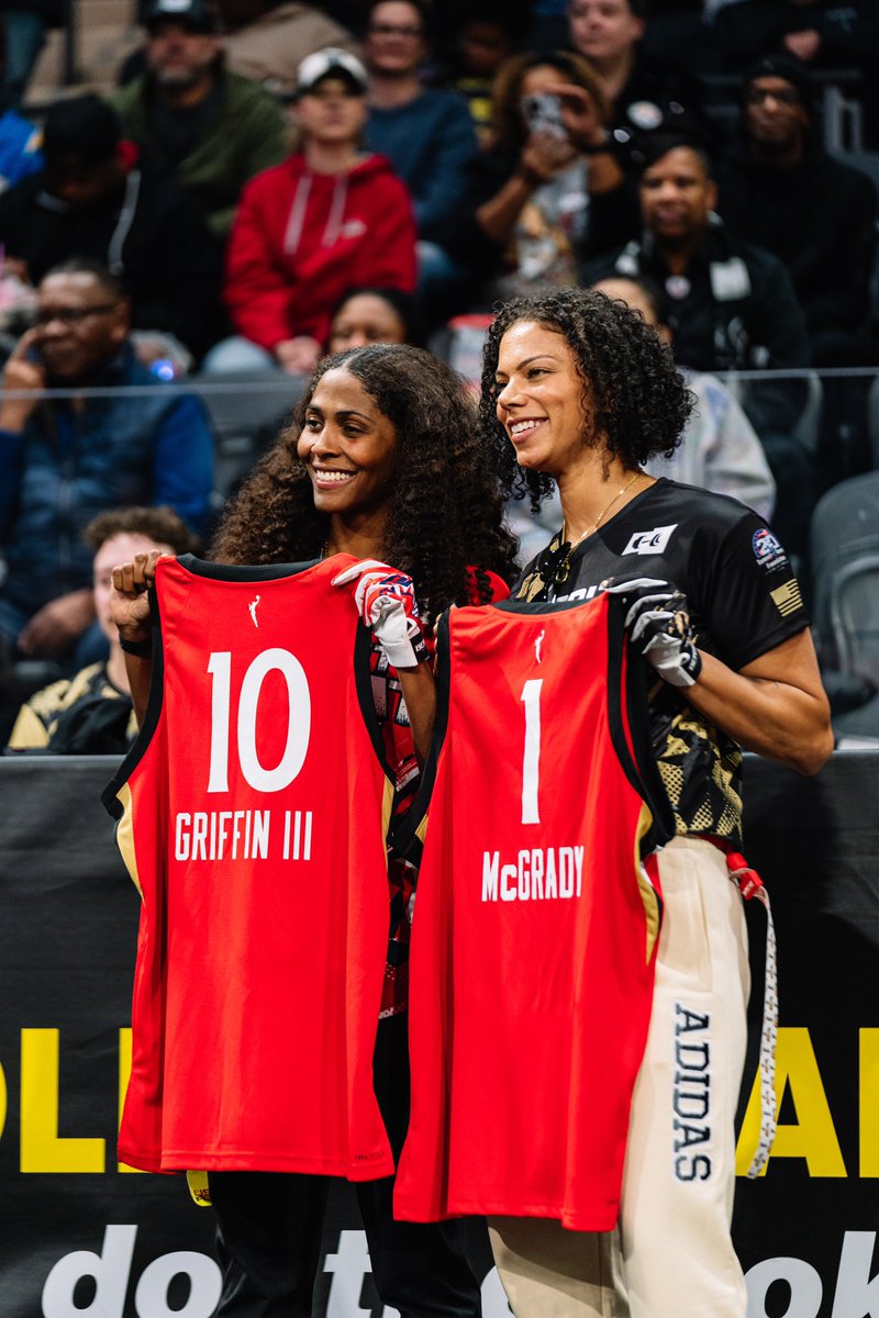 CelebritySweat1's tweet photo. Great season to our favs!
@Alysha_Clark @SydJColson @LVAces ❤️❤️❤️ #wnbaplayoffs https://t.co/IAuPP1YOHk