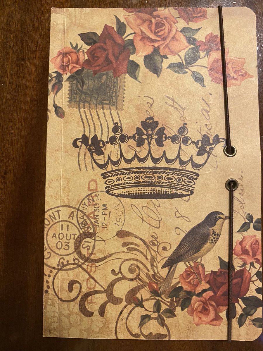 fatimallambrich's tweet image. HELP! La vida es construeix a base d'intents i potser també hi juga el factor sort. M'ajudeu? 
Busco la propietària d'esta llibreta. Escriu en anglès però està a Catalunya. Que sàpiga que seré discreta. Gràcies!  

SEARCHING FOR "THE QUEEN OF MY OWN LIFE". #SearchingforTheQueen