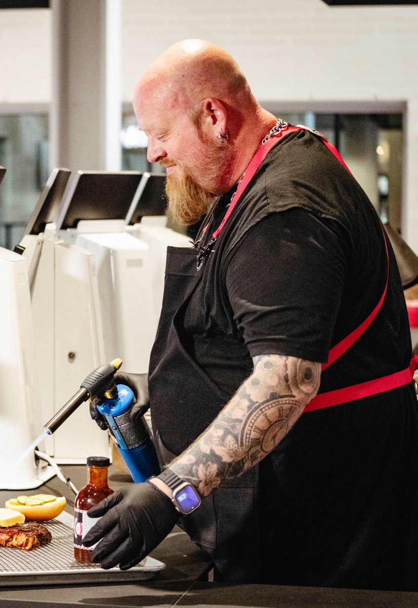 WellMadeWorks's tweet photo. Sauce City Custom Apron for @stlCITYsc  worn by some of the best to do it. https://t.co/d22VgwZ3al