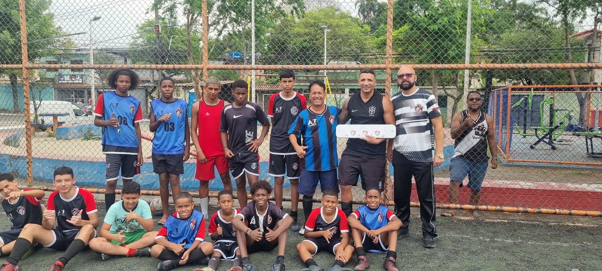 VASQUINHOFV8's tweet photo. Escola de Futebol Vasquinho da Prata https://t.co/CfQFHJ4sPb