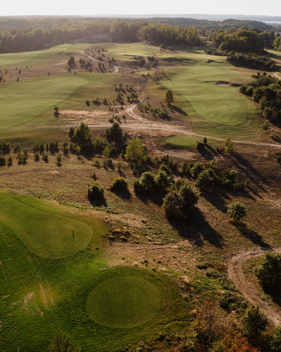 top100golf's tweet photo. Tom Doak, anticipation and expectation run high. Rarely does a project set a bar so high with regard to deliverables and then exceed them.High Pointe has it all ...
Read more at https://t.co/p4F0Rh5DJy
📷 Trey Wren
#HighPointe #Top100 https://t.co/AhM4OYM6vC