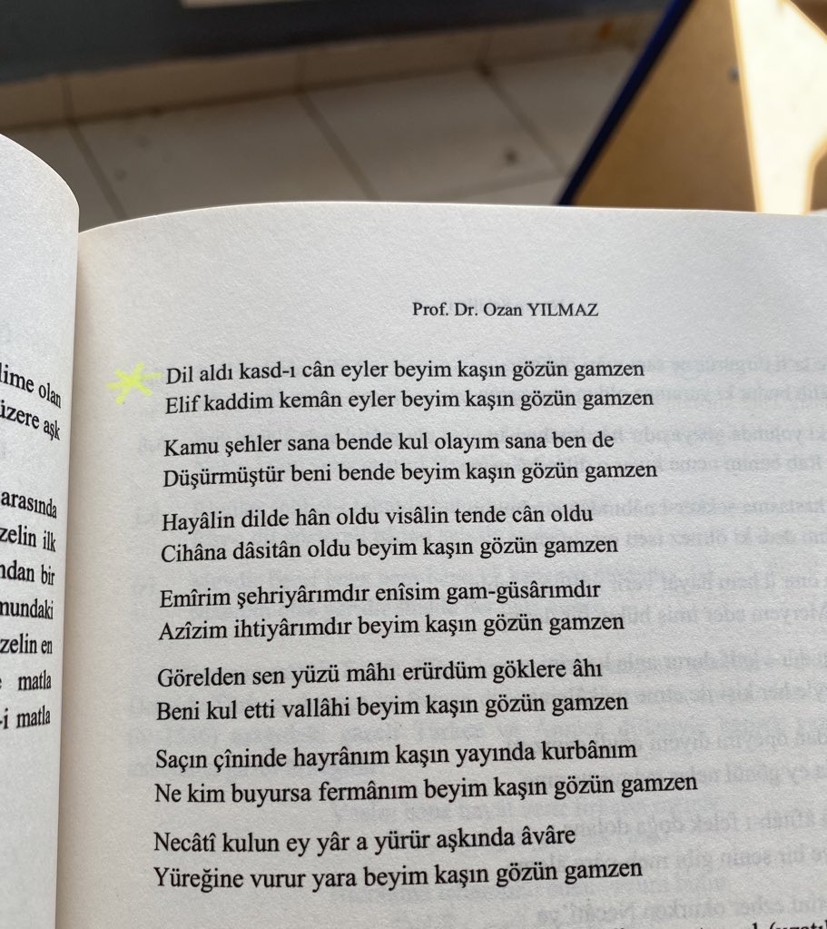“Beyim kaşın gözün gamzen” redifli o müthiş gazel. Tabii ki Necâtî’den. Seven sevdiğine göndersin…