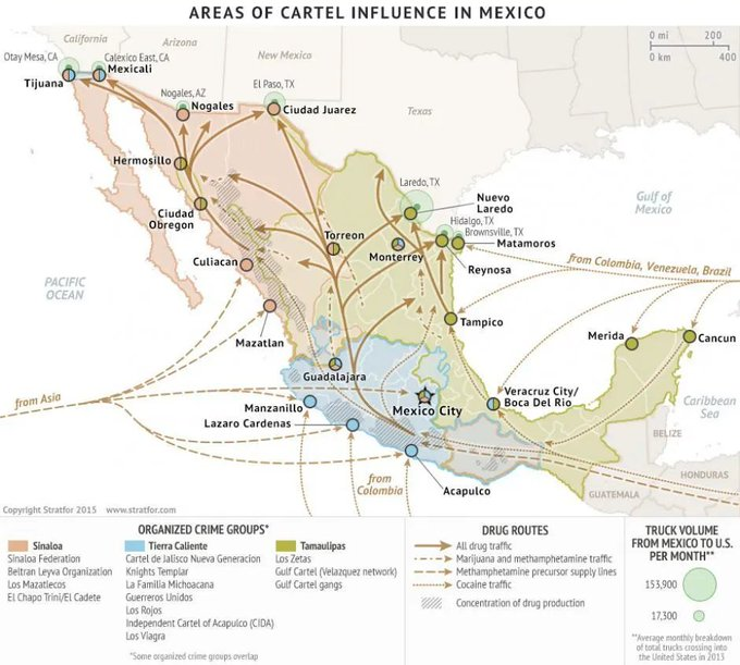 Voy a dejar estos dos mapas, el de las nuevas líneas de tren que se planean y el de las rutas de drogas aquí y me voy a ir lentamente a mi pizarrón de corcho con hilos rojos.