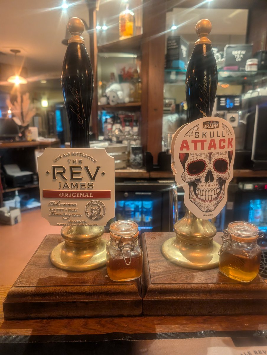 PubsCymru's tweet image. Another decent pint! This time #SkullAttack by @brainsbrewery at the @LambFlagInn near #Abergavenny
Pub once owned by #WebbsBrewery of #Aberbeeg