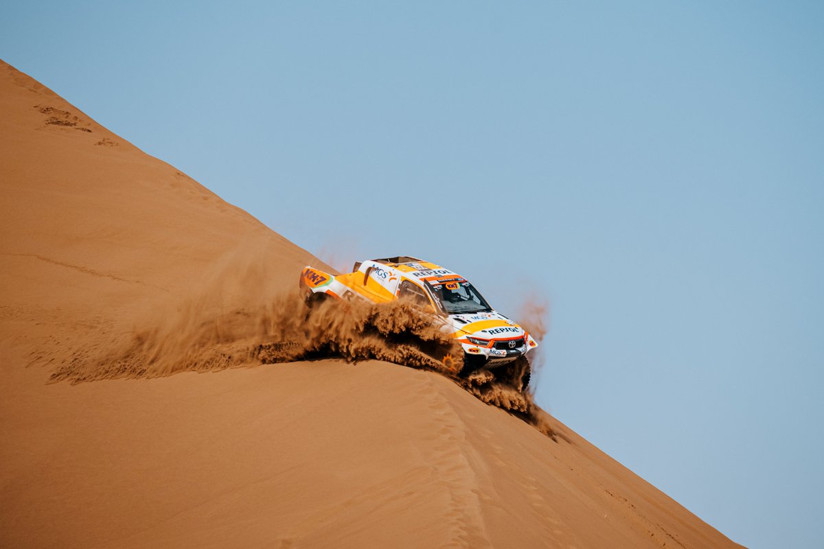 MediageCom's tweet photo. 🔝 @IsidreEsteveDkr logra su mejor resultado en la etapa reina del @MarocRallye

👏 El Repsol Toyota Rally Team se clasifica en la 13ª posición de la categoría Ultimate, en una especial de 325 kilómetros sobre terrenos de todo tipo

+info ➡️ https://t.co/bqfnhPgjlc https://t.co/B7Cs2x7QQJ