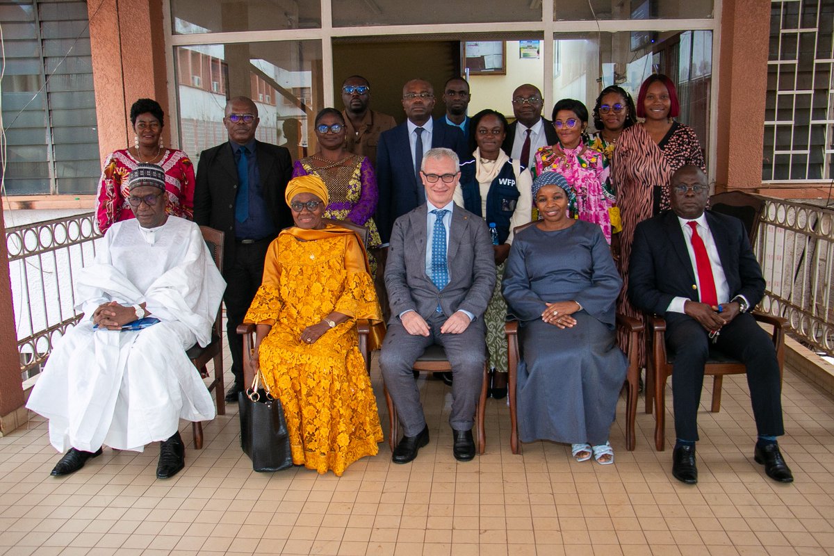 WFP_Cameroon's tweet photo. #Cameroon 🇨🇲 

@WFP_Cameroon CD @GianlucFerrera paid a courtesy call to Minister @minproffcmr Marie Thérèse Abena Ondoua. The counterparts explored areas to integrating #genderequality into joint programmes and strengthening women &amp; girls empowerment in 🇨🇲.

#SavingLives https://t.co/PsGJYA2wfN