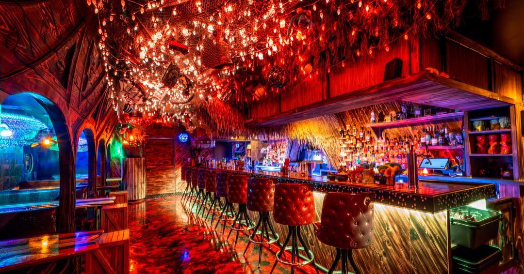 SM00TH_TECH's tweet photo. Paradise Lost is the East Village's favorite maximalist tiki bar. Flaming drinks, lush greenery, thousands of animated LEDs (provided by Smooth Technology), and one devilish bat head provide a psychedelic and satanic experience 🤘 
📸 Noah Fecks https://t.co/r2yF2jOYqY