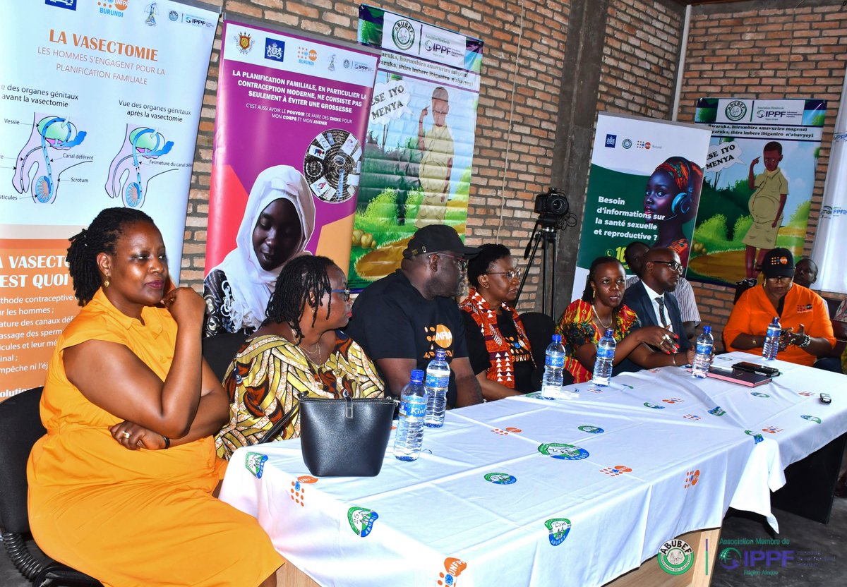 ABUBEF's tweet photo. 3/4.La Directrice Exécutive de l’ABUBEF  @Ulynda21  a précisé que l’appui de @UNFPABurundi couvre les différents aspects dont le renforcement des capacités des prestataires en TC, les services SSRAJ et SSR en situation d’urgence. @IPPFAR @ippf @LZigomo @AndBurundi @pnsr_Bdi https://t.co/mAGbDH6Rg5