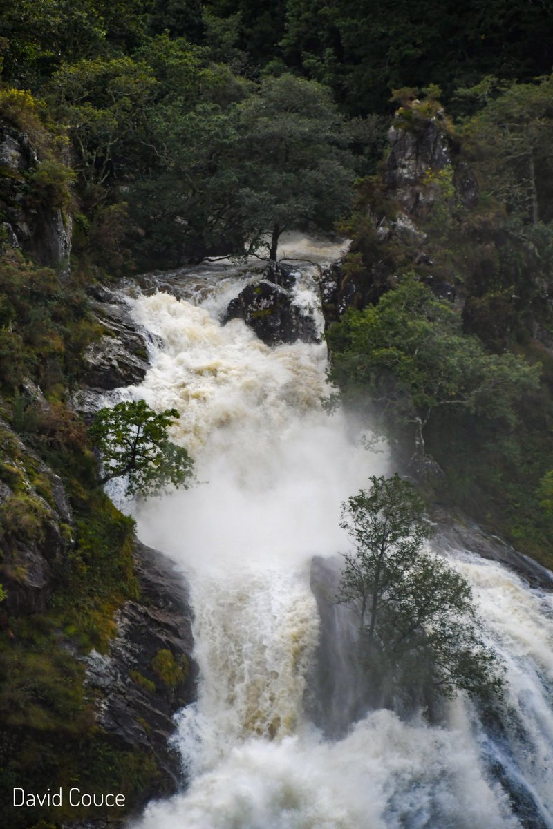 Fervenza do Belelle después del paso de la borrasca Kirk por Galicia. 🌦️💦