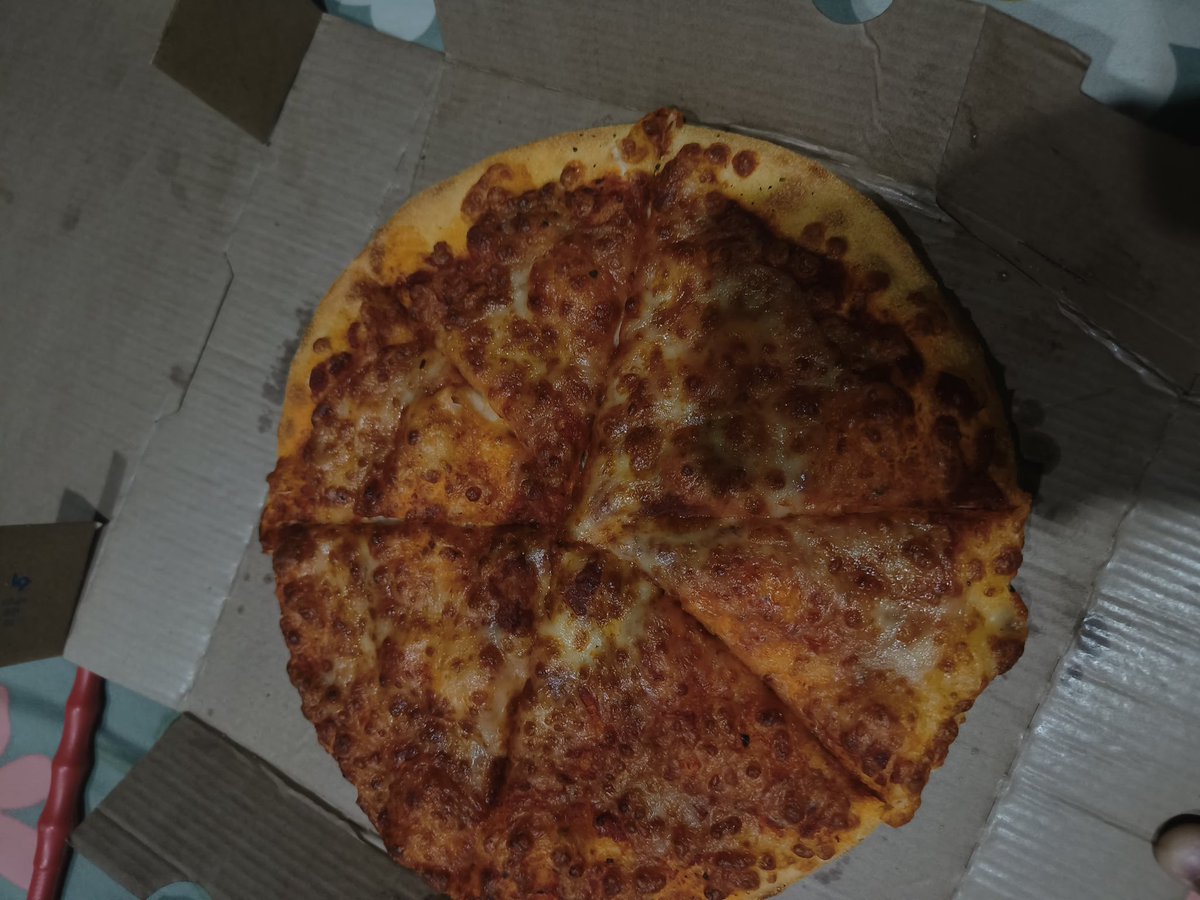 gupt_pulkit's tweet photo. Order 246 dlf phase 3, i ordered double cheeze margherita but got cold single cheese margherita that too 1 hour late. Compensation for late order is received but not heard anything about poor pizza quality and incorrect preparation sent to me. i need full refund @dominos_india https://t.co/UBrapBMszC