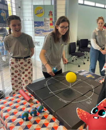 CastexAmandine's tweet photo. Aujourd'hui, nous avons vu à l'@UGrenobleAlpes des animations du @CcstMaster sur les #saisons (@OSUG_fr), les #marées, et la #pollution plastique que subit Stella⭐...
#FDS2024 @EchoSciGre #CSTGre
@LucasMotteM @reyoliviervif @Nika_Kanyhina https://t.co/EXo7y6hsrt