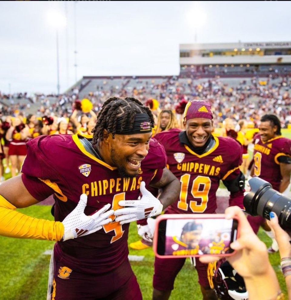 LaRon Dues 4⭐️ (@hall2026) on Twitter photo #AGTG Blessed to receive a(n) offer from <a href="/CMU_Football/">Central Michigan Football</a> <a href="/CoachMcNamara9/">Ryan McNamara</a> <a href="/RobbAkey/">Robb Akey</a> <a href="/JaredClark2/">Jared Clark</a> <a href="/CoachJonHaskins/">Jon Haskins</a> <a href="/Mooney_FB/">Cardinal Mooney Football</a> <a href="/RivalsFriedman/">Adam Friedman</a> <a href="/JeremyO_Johnson/">Jeremy Johnson</a> <a href="/TomLoy247/">Tom Loy</a> <a href="/MohrRecruiting/">Brian Mohr</a> <a href="/AllenTrieu/">Allen Trieu</a> #AGTG Blessed to receive a(n) offer from <a href="/CMU_Football/">Central Michigan Football</a> <a href="/CoachMcNamara9/">Ryan McNamara</a> <a href="/RobbAkey/">Robb Akey</a> <a href="/JaredClark2/">Jared Clark</a> <a href="/CoachJonHaskins/">Jon Haskins</a> <a href="/Mooney_FB/">Cardinal Mooney Football</a> <a href="/RivalsFriedman/">Adam Friedman</a> <a href="/JeremyO_Johnson/">Jeremy Johnson</a> <a href="/TomLoy247/">Tom Loy</a> <a href="/MohrRecruiting/">Brian Mohr</a> <a href="/AllenTrieu/">Allen Trieu</a>