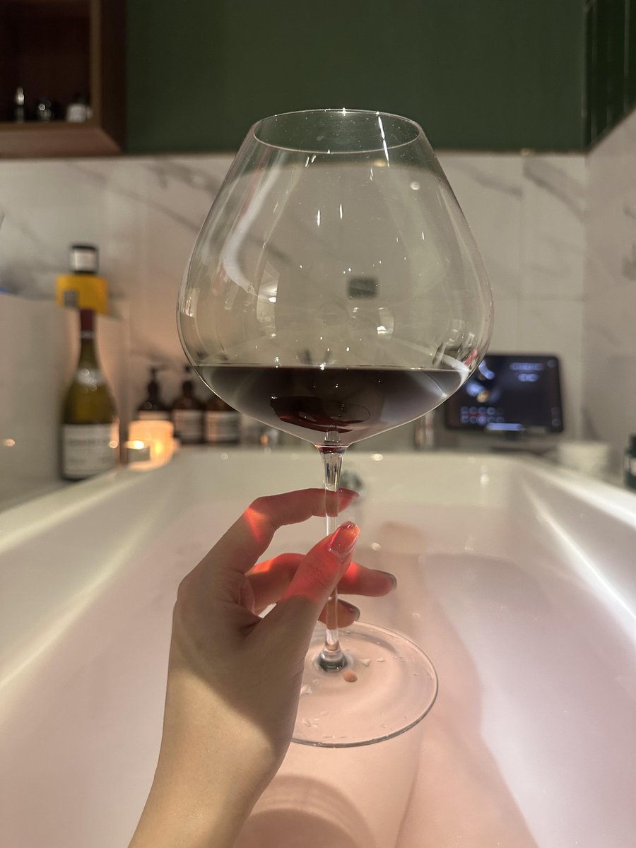 There was only a little left from the previous opening. I drank it while taking a bath.
