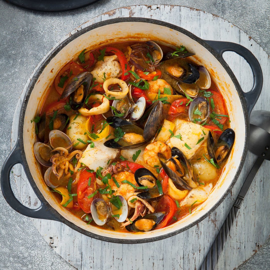 RosemaryShrager's tweet image. Serving up some more food inspiration - fisherman's stew!
You can find the full recipe in my Cookery Course book.

 #FishermansStew #CookeryCourse #FoodInspiration #HomeCooking #SeafoodLovers #HealthyEating