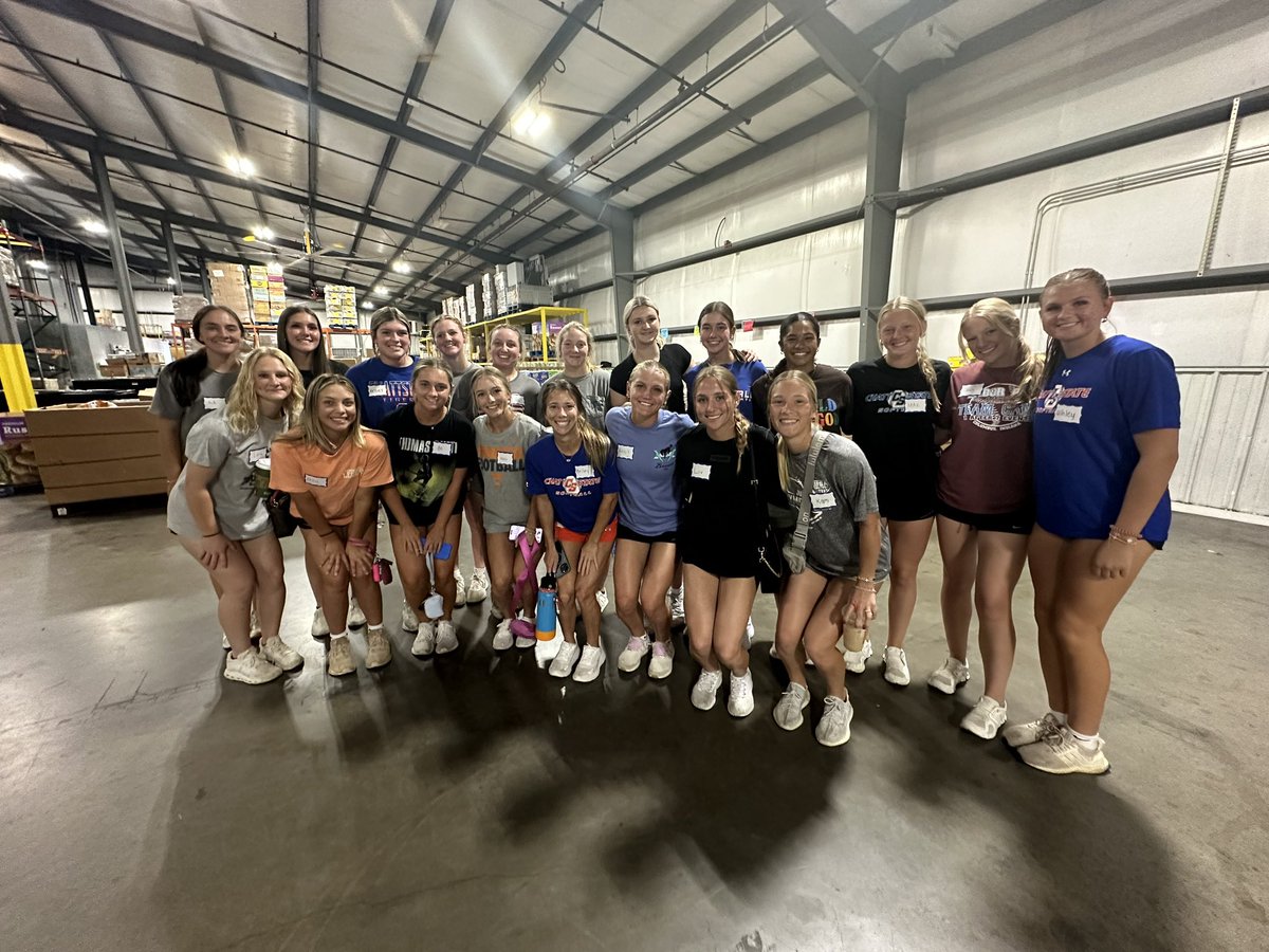 Using our extra time on fall break to service our Chattanooga community and our Chatt State family! #giving💙 #childcarecenter #chattstate #foodbank <a href="/ChattStTigersBB/">Chatt State Baseball</a> <a href="/TCCAAsports/">Tennessee Community College Athletic Association</a> <a href="/ChattStAthletic/">Chattanooga State Athletics</a>