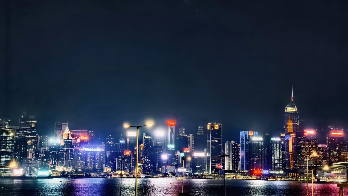 身穿丁字裤的香港