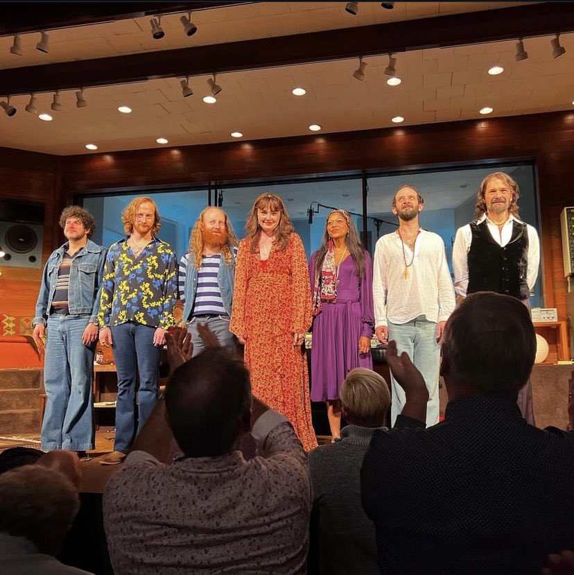 amyforsythbr's tweet photo. Amy Forsyth ao final de sua primeira performance na Broadway como Diana na peça "Stereophonic". https://t.co/r2vRHSaM0P